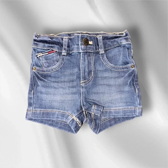 TOMMY HILFIGER KIDS' EMBROIDERED FLAG LOGO T-SHIRT & JEAN SHORTS - Picture 3 of 6